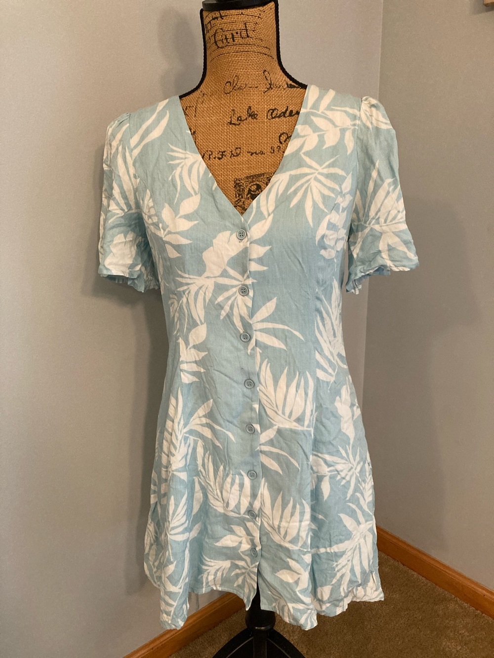 NWT Le Lis Light Blue & White Floral Button-Front Mini Dress